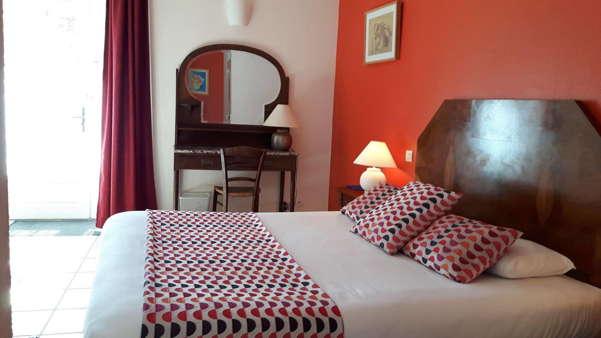 Hotel Du Donjon Aulnay  Eksteriør billede